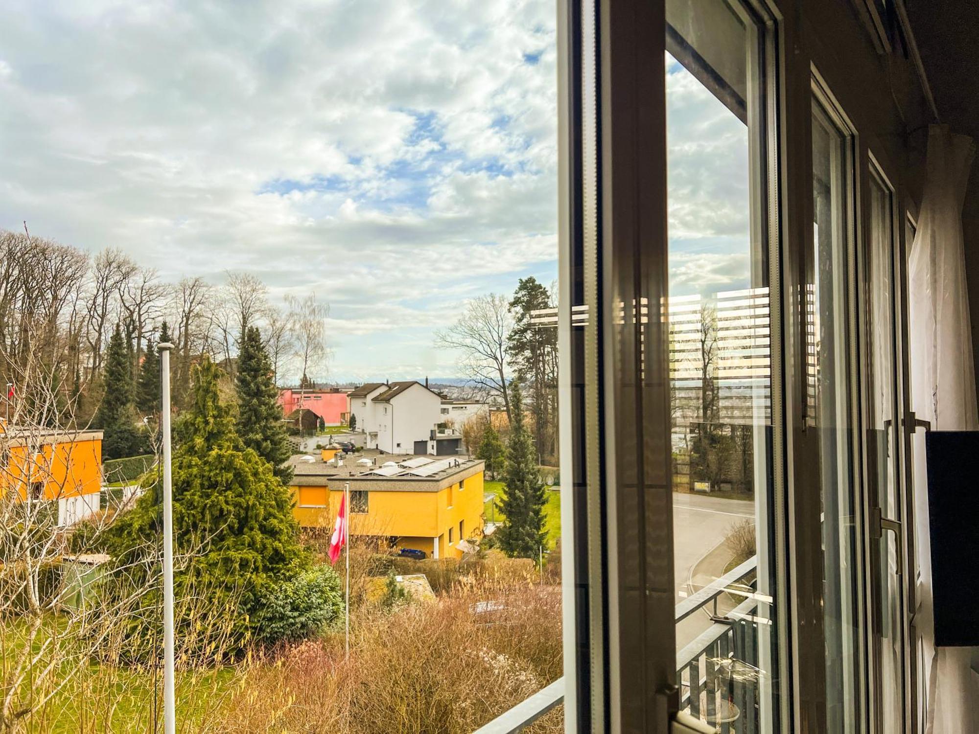 Dachwohnung In Flughafennaehe Kloten Extérieur photo